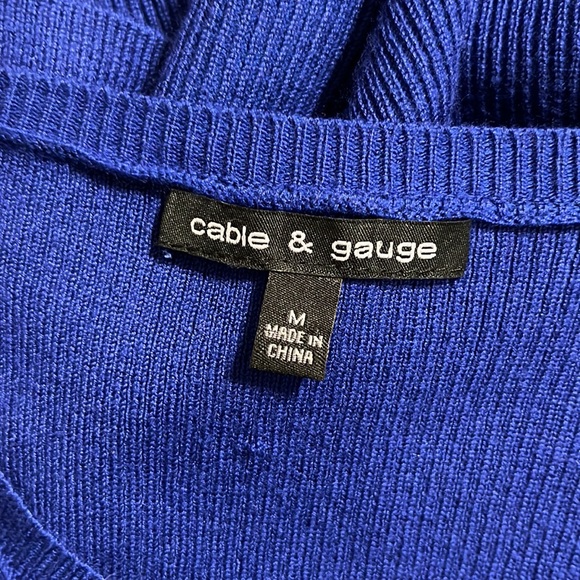 Cable & Gauge v-neck sweater - Picture 5 of 5